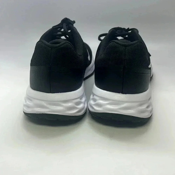 Nike Women’s Low-Top Track & Field Shoe New without Box Size 10.5 W. Black/White - Picture 4 of 8